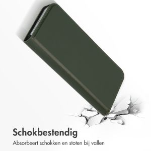 Accezz Premium Leather Slim Bookcase iPhone 13 - Groen