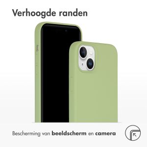 Accezz Liquid Silicone Backcover iPhone 15 Plus - Groen