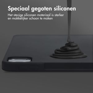 Accezz Liquid Silicone Backcover met penhouder iPad Pro 12.9 (2022) / Pro 12.9 (2021) / Pro 12.9 (2020) - Zwart
