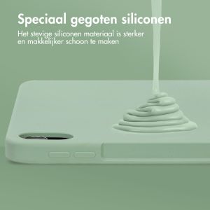 Accezz Liquid Silicone Backcover met penhouder iPad Air 5 (2022) / Air 4 (2020) - Lichtgroen