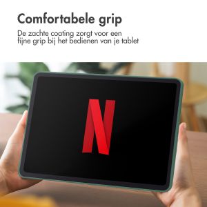 Accezz Liquid Silicone Backcover met penhouder iPad Air 5 (2022) / Air 4 (2020) - Donkergroen