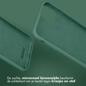 Accezz Liquid Silicone Backcover iPhone 15 Plus - Donkergroen