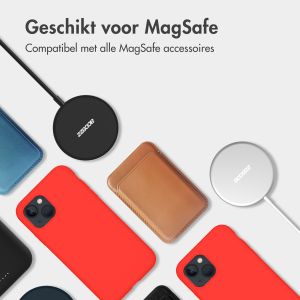 Accezz Liquid Silicone Backcover met MagSafe iPhone 15 Pro - Rood